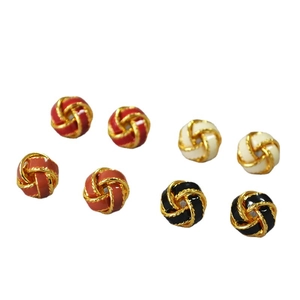 Boucles d'oreilles émaillées faites à la main en quatre couleurs avec bordure torsadée