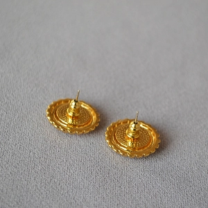Boucles d'oreilles vintage dorées à bord torsadé avec pierre vert paon et aiguille en argent 925