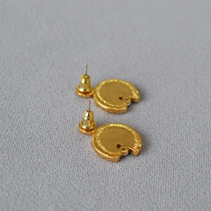 Vintage irregular gold-tone hammered stud earrings with shimmering zircon crystal accents