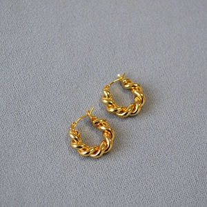 Boucles d'Oreilles Créoles Torsadées en Cuivre Plaqué Or 18K Minimalistes pour Femmes Style Froid Corde Géométrique Bijoux Or