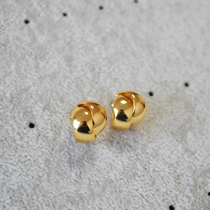 Detail of 18K gold plated brass stud earrings with a knotted intertwined C design