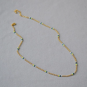 Collier Femme Minimaliste en Cuivre Plaqué Or 18K Avec Perles de Verre Colorées Choker Perlé Rétro Bijoux Quotidiens