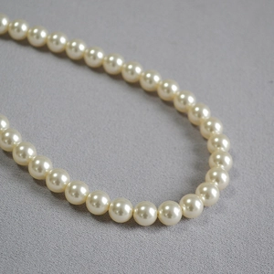 Collier élégant de perles d'imitation crème de style français avec perles rondes brillantes