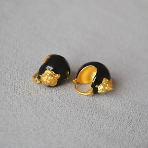 Vintage gold tiger head relief on black enamel hoop earrings for women with c-shape