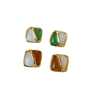 Retro geometric square stud earrings with bicolor resin inlay and gold-plated brass frames