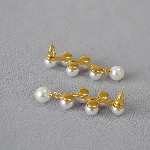 Elegant gold-plated geometric drop earrings with five white pearls in a linear design