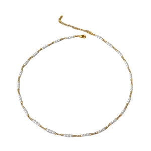 Collier élégant en perles et billes dorées avec fermoir mousqueton ajustable