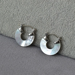 Boucles d'Oreilles Créoles Minimalistes Françaises En Laiton Plaqué Argent Et Nacre Blanche Naturelle Bijoux Pour Femmes