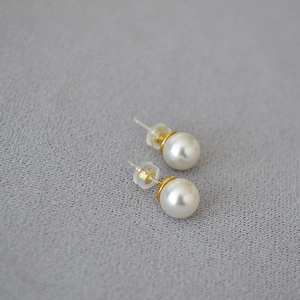 Minimalist 925 silver needle pearl stud earrings with elegant gold-tone base for women