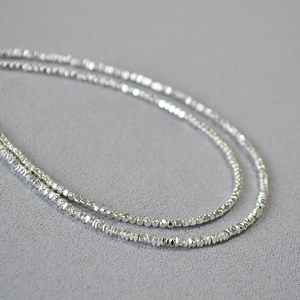Collier Ras du Cou Minimaliste en Alliage Plaqué Argent Perle Argent Concassé pour Femme Chaîne de Perles Carrées Géométriques