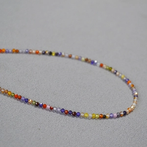 Collier en Perles de Zirconia Facettées Colorées pour Femmes Cuivre Plaqué Or Chaîne de Clavicule Irrégulière Bijoux