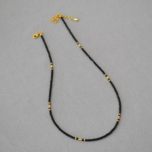 Minimalistische Schwarzer Spinell Perlenkette Für Damen Handgefertigt Kupfer Vergoldet Schlüsselbein Kette Schmuck