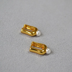 Élégantes boucles d'oreilles créoles dorées en U avec perle blanche, bijoux minimalistes