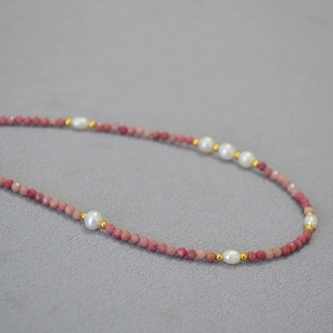 French Sweet Light Pink Rhodonite Beaded Necklace With Freshwater Rice Pearl Rhodonite Necklace For Women Elegant Layered Handmade Jewelry Thin Chain Necklace