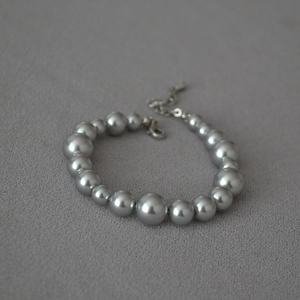Detailed view of grey gradient pearl necklace with adjustable silver lobster clasp