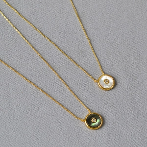 Minimalistische Rundanhänger Halskette Messing 18K Vergoldet Perlmutt Inlay Zirkon Eleganter Büroschmuck Für Damen