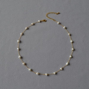 Detail of freshwater pearl necklace with gold-plated brass chain and adjustable clasp