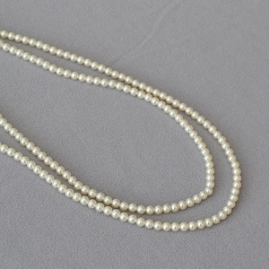 Collier élégant à double rangée de perles blanc crème pour femme au fini brillant