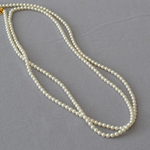 Collier double rang de perles rondes élégantes avec un fermoir en métal doré chic