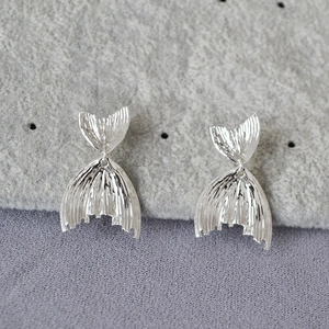 Polished 925 sterling silver fishtail earrings with vertical brushed texture