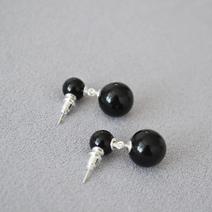 Boucles d'oreilles minimalistes en argent 925 avec perles d'agate noire polies miroir