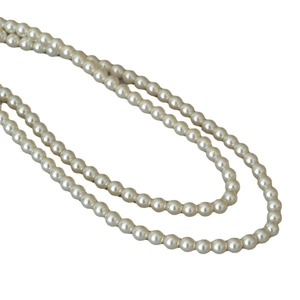 Collier double rang de perles blanches rondes élégantes avec un style minimaliste