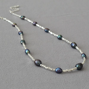Baroque Tahitian pearl necklace with irregular crushed silver beads for women