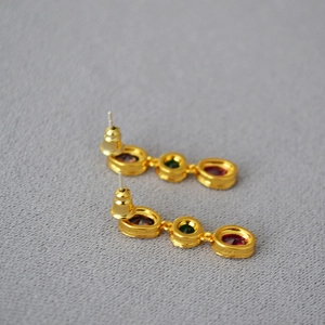 Minimalist gold-plated triple oval earrings with green and red gemstones for women