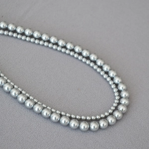 Elegant double-layer silver-gray pearl necklace with layered high-gloss beads