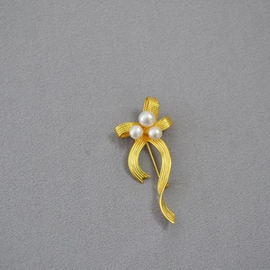French Vintage Brass Gold Plated Bow Ribbon Brooch For Women With Freshwater Pearl Elegant Butterfly Knot Corsage Jewelry