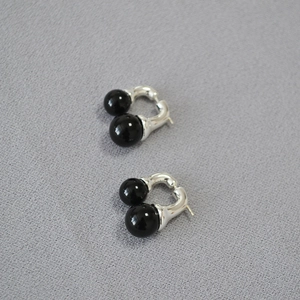 Minimalist S925 silver C-shape stud earrings with black onyx pearls in a modern design