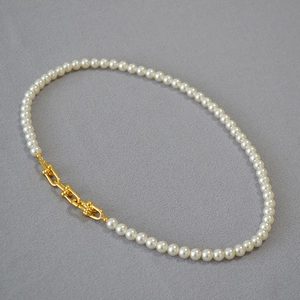 Collier De Künstliche Perles D'Imitation Élégant Avec Fermoir En U En Laiton Plaqué Or Bijoux Style Industriel Pour Femmes