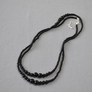 Elegant double-layered black onyx beaded necklace with gradient pearl size design