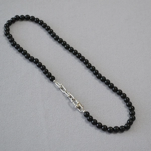 Elegant black onyx beaded necklace with silver U-link chain stitching for women