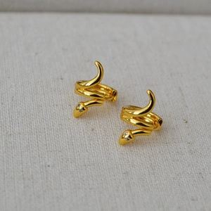 Brass Gold Plated Snake Shape Huggie Hoop Earrings Minimalist Animal Design Rhinestone Eyes Fashion Jewelry For Women