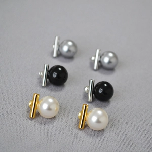 Coffret de boucles d'oreilles T avec perles blanches, noires et grises sur tiges métal