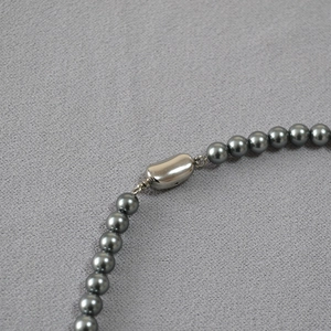 Elegant dark grey Tahitian pearl choker necklace with polished metal bean clasp
