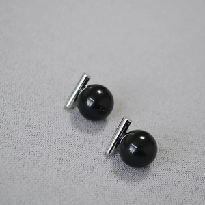Boucles d'oreilles minimalistes en onyx noir et argent 925 avec un design épuré