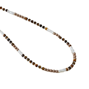 Collier bohème en œil de tigre et nacre avec des perles métalliques vintage