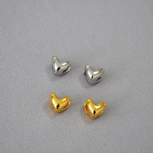 Détails de perles en forme de cœur en or et argent avec finition métallique polie