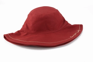 Detailed view of wide-brimmed red sun hat with Seek your beauty embroidery on brim