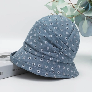 Breathable cotton daisy floral bucket hat for women in blue with pleated sun protection brim