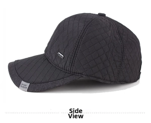 Detailansicht der Winter-Baseballkappe mit Rautensteppung und SPORT FASHION Etikettierung