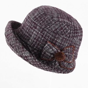 Chapeau cloche d'hiver élégant en tweed violet pour femme avec nœud et détail pompon