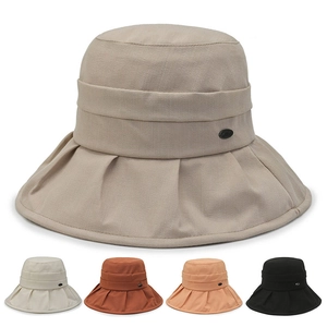 Women Sun Protection Bucket Hat Cotton Polyester Solid Color Wide Brim Pleated Fisherman Hat With Metal Decor Summer Beach Hat