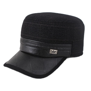 Casquette plate noire avec cache-oreilles et visière en cuir pour homme âgé hiver