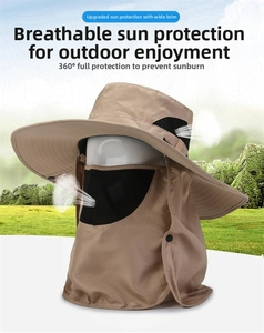 Dettaglio cappello kaki con maschera in rete rimovibile e protezione per collo e viso