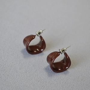 Deep burgundy red enamel C-shaped hoop earrings with 925 silver needle in retro style
