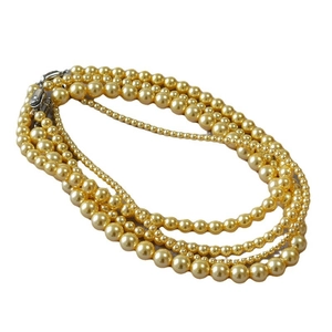 Collier multicouche vintage en perles de couleur champagne avec fermoir argenté