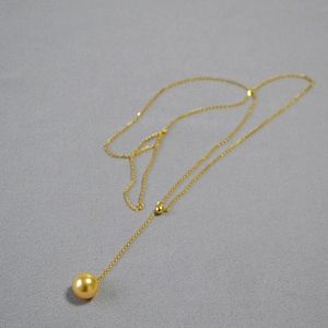 Collier minimaliste perle dorée des mers du Sud avec chaîne réglable en vue à 45 degrés